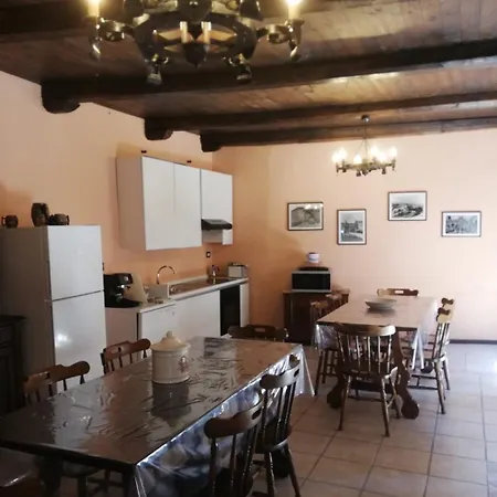 Il Borgo Homestay Montabone